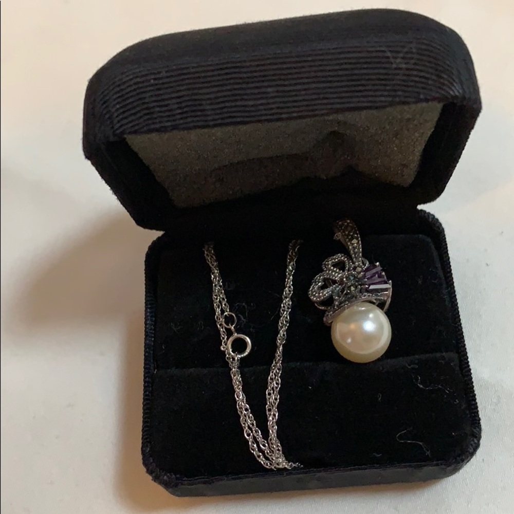 Pearl, amethyst, ad silver necklace